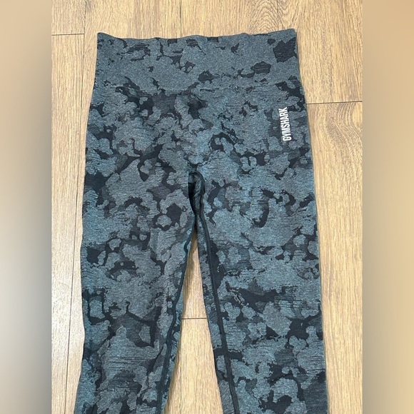 Gymshark Adapt Camo Leggings in Dark Grey/Black - M - Picture 3 of 8